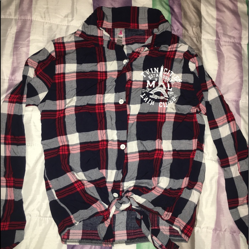 NWT Smooth Plaid Twist Front Button-up